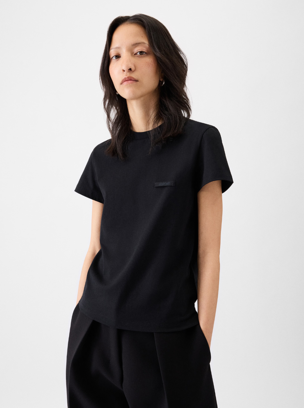 Jacquemus Women 'Le T-Shirt Gros Grain' Black Crew Neck T-Shirt With Logo Patch On Front In Cotton For Women