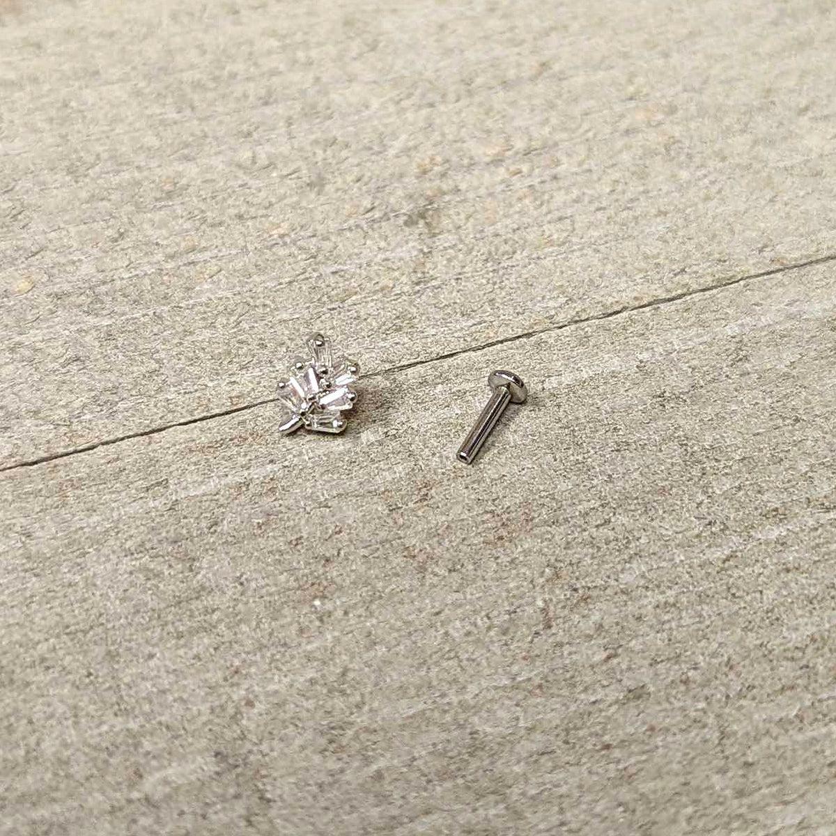 16G 1/4 Clear CZ Gem Leafy Branch Threadless Labret Tragus