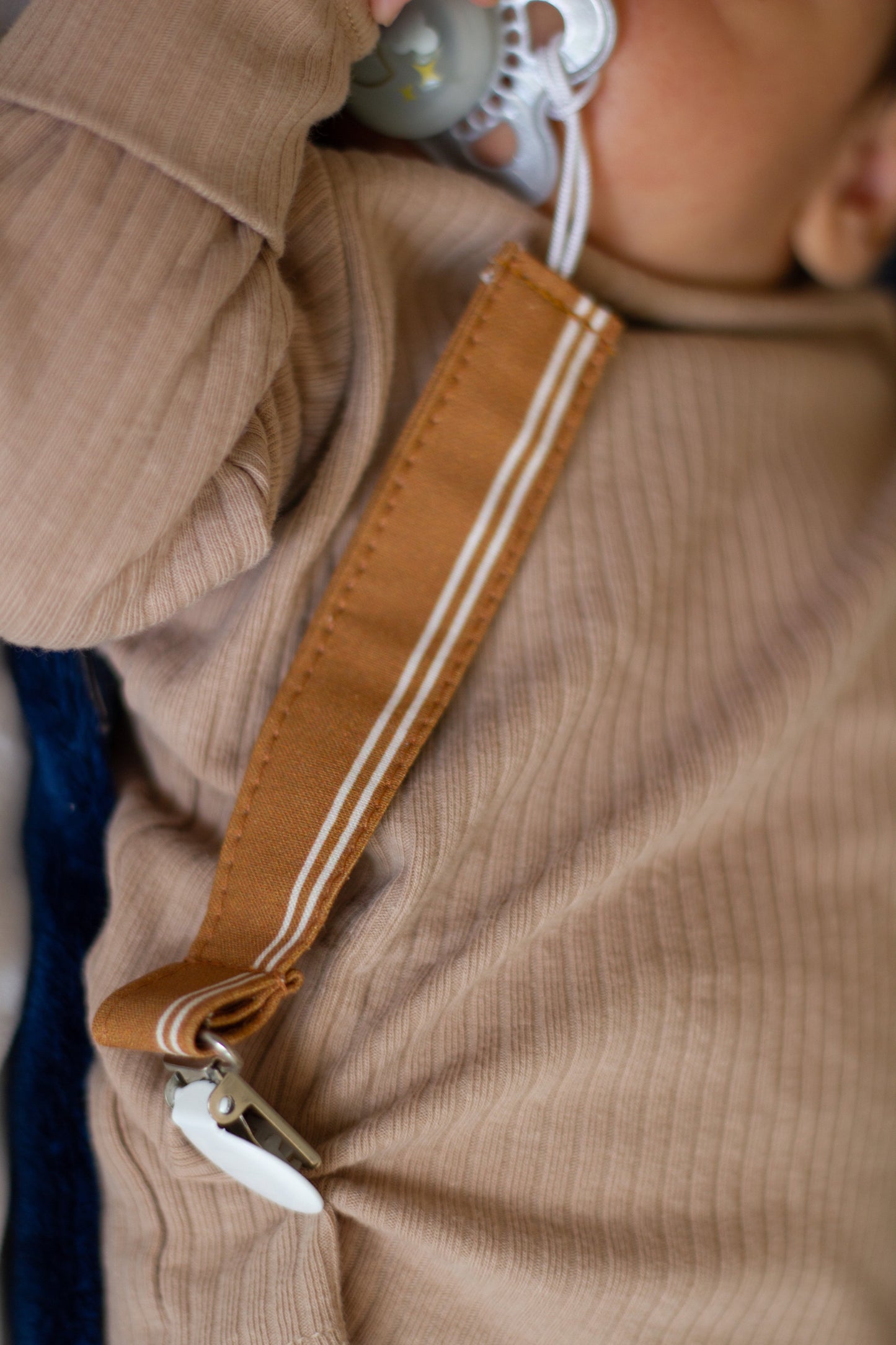 Sandstone Pacifier Clip